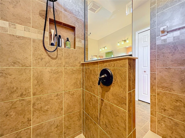 bathroom featuring tiled shower