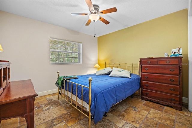 bedroom with ceiling fan