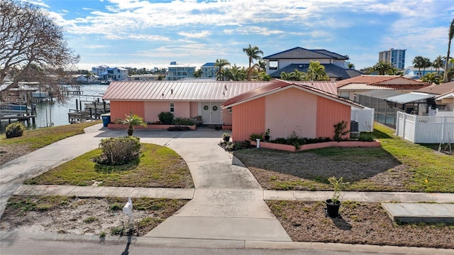 view of front of property featuring a water view