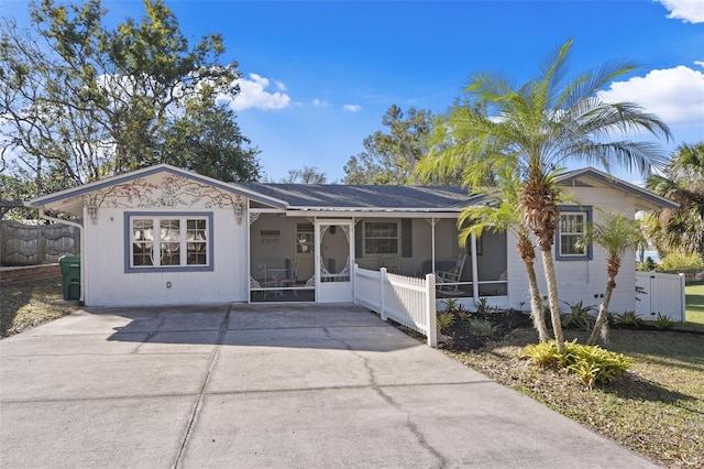 422 W 11th Ave, Mount Dora, FL 32757 - photo 2