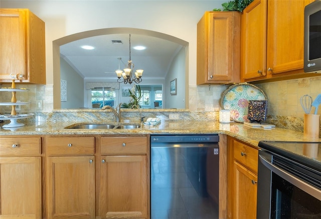 kitchen featuring sink, decorative backsplash, a chandelier, and dishwashing machine