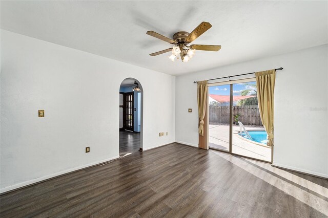 spare room featuring dark wood-type flooring and ceiling fan