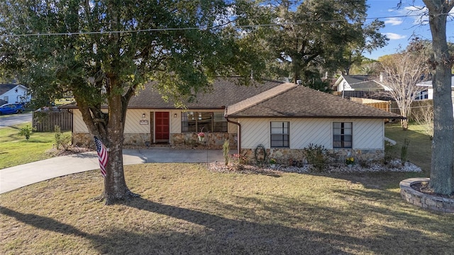 ranch-style home with a front lawn