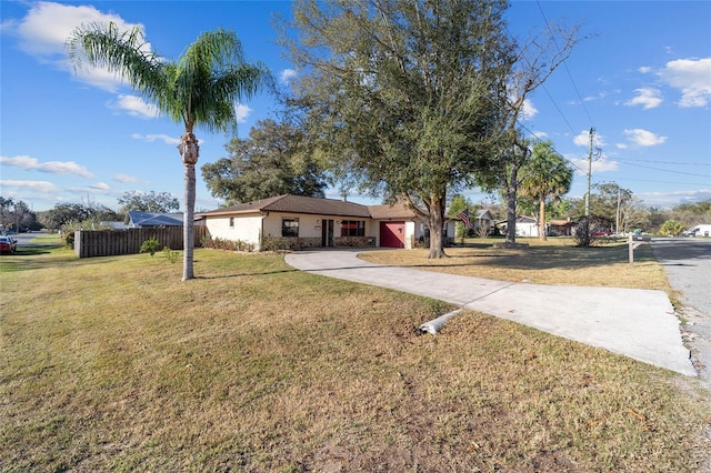 single story home with a front lawn