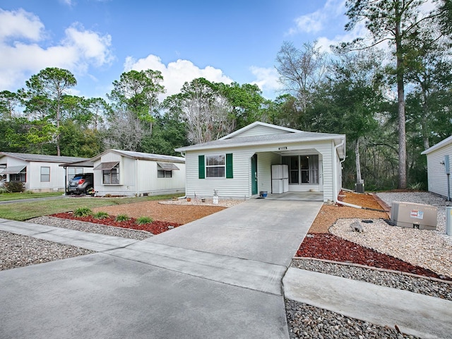 view of front of house featuring a carport