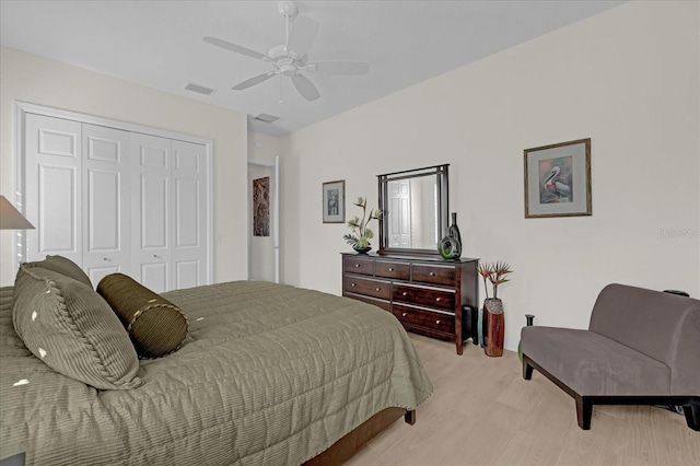 bedroom with light hardwood / wood-style floors, a closet, and ceiling fan