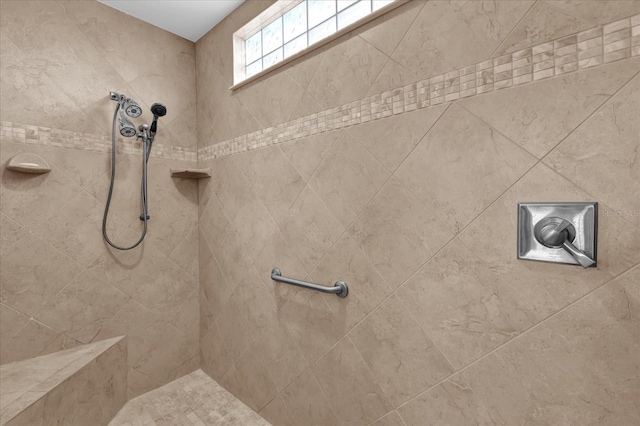 bathroom featuring a tile shower