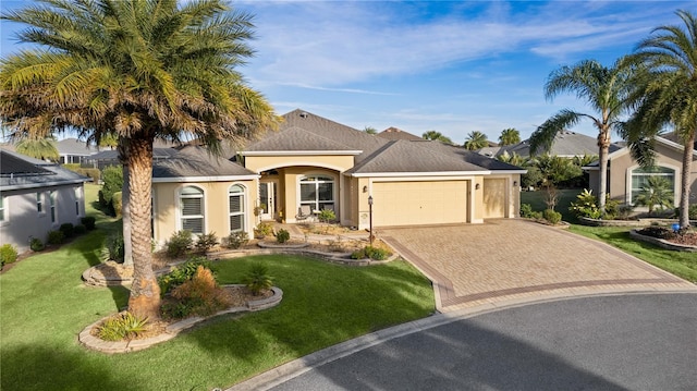 view of front of home featuring a front yard and a garage