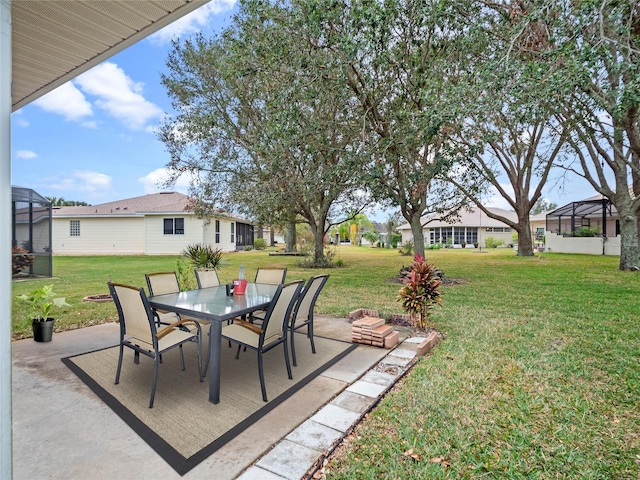 view of yard featuring a patio