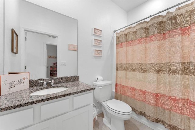 bathroom with vanity, curtained shower, and toilet