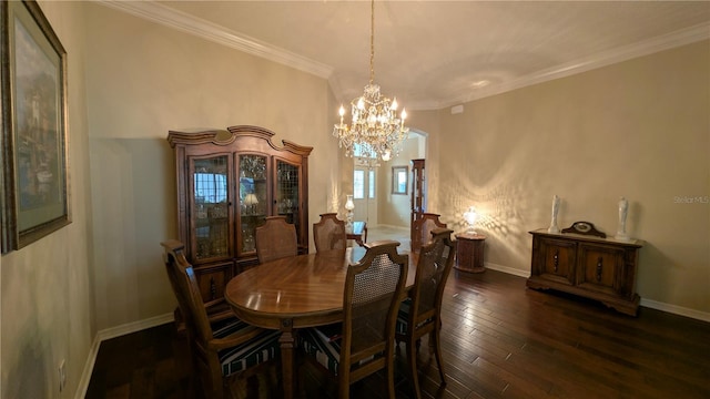 dining area featuring crown molding, dark hardwood / wood-style flooring, and a notable chandelier