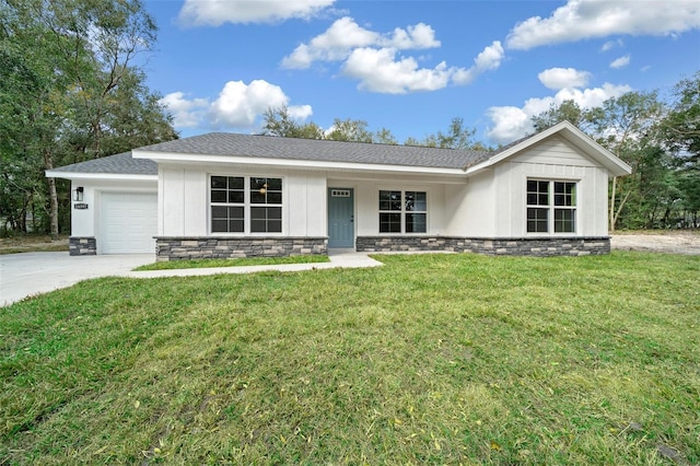 view of front of home featuring a front yard and a garage