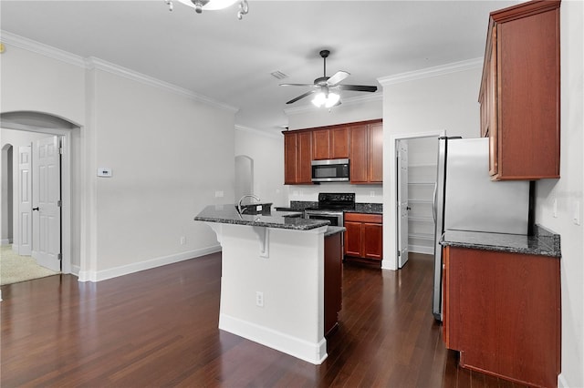 kitchen featuring ornamental molding, stainless steel appliances, and an island with sink