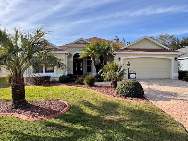 view of front of home featuring a front yard and a garage