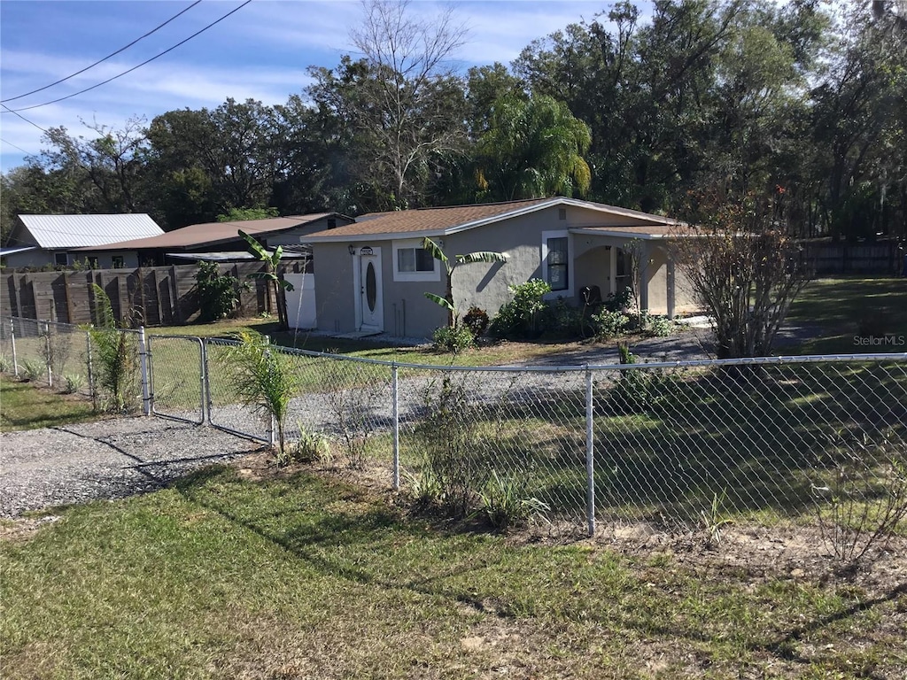 view of front of house with a front lawn