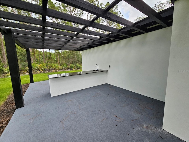 42157 Tamarac St, Eustis, FL 32736 - view of patio with a pergola and a sink