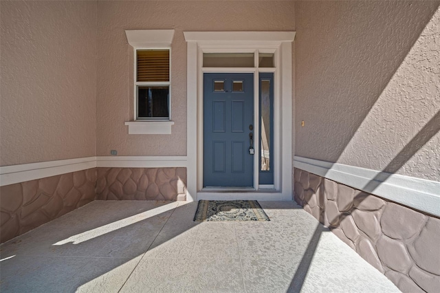 property entrance featuring stucco siding