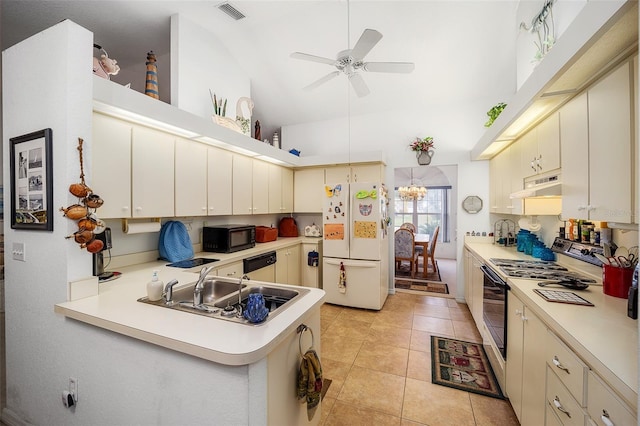 kitchen featuring sink, kitchen peninsula, a towering ceiling, white appliances, and ceiling fan with notable chandelier