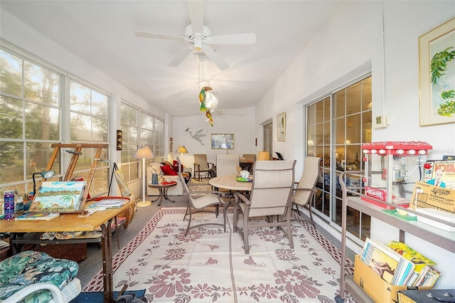 sunroom with ceiling fan