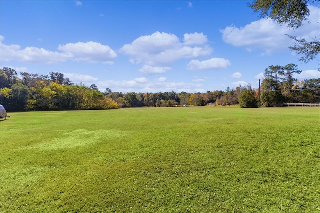 view of yard featuring a rural view