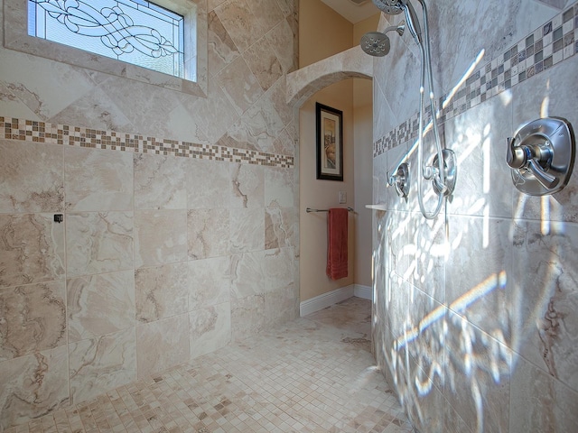 bathroom featuring a tile shower