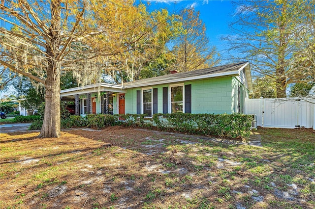 view of front of house with covered porch and a front yard