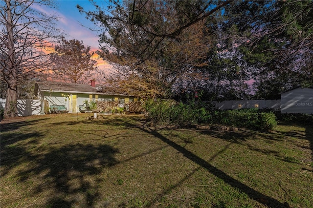 view of yard at dusk