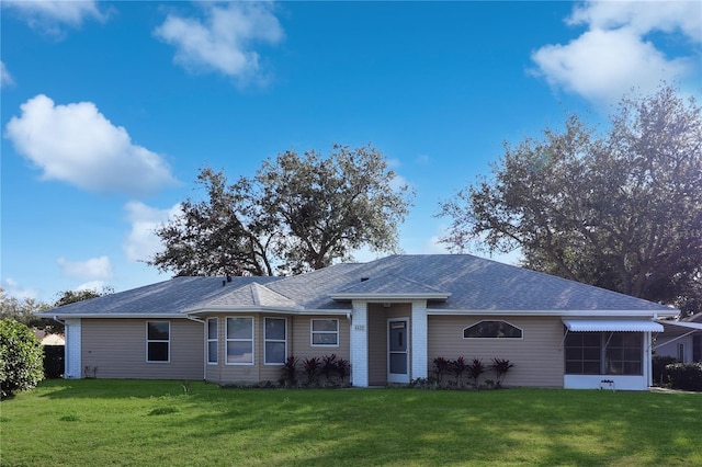 ranch-style house featuring a front yard