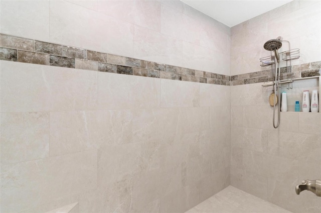 bathroom featuring tiled shower