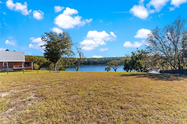 view of yard featuring a water view