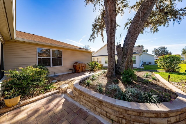 view of yard featuring a patio area