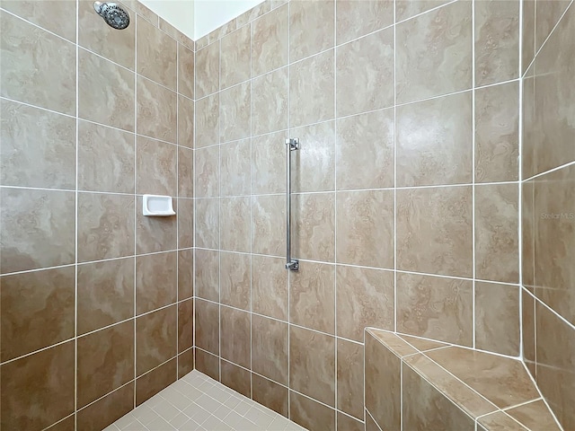 bathroom featuring tiled shower