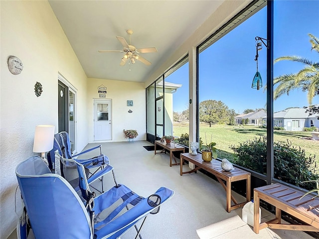 sunroom with ceiling fan