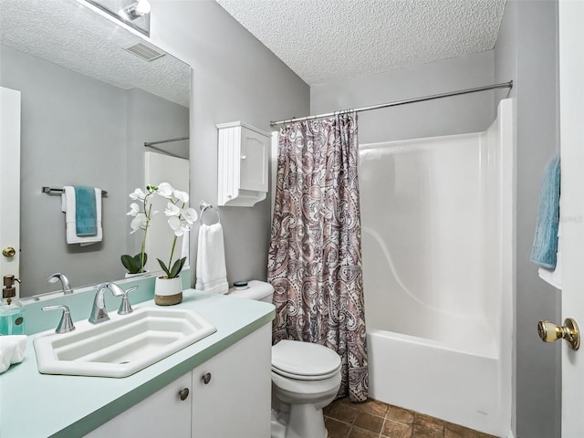 full bathroom featuring a textured ceiling, toilet, shower / bath combo, and vanity