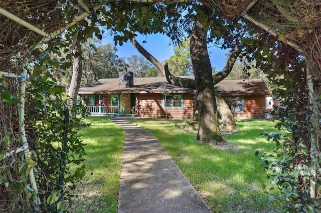 view of front of property featuring covered porch and a front yard