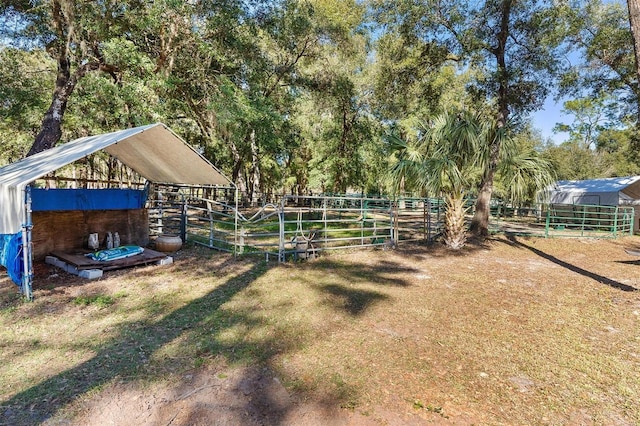 view of yard with an outdoor structure