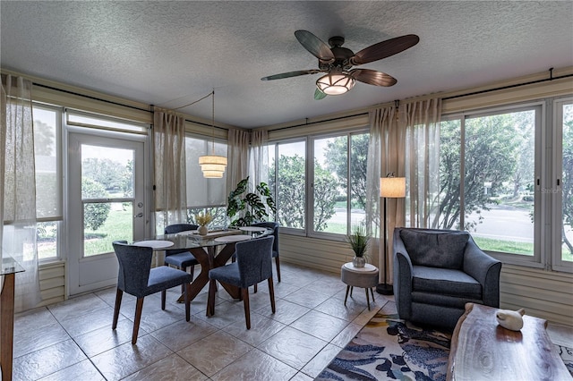 sunroom with ceiling fan