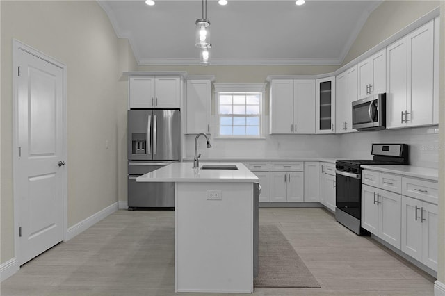 kitchen featuring sink, stainless steel appliances, decorative light fixtures, a center island with sink, and white cabinets