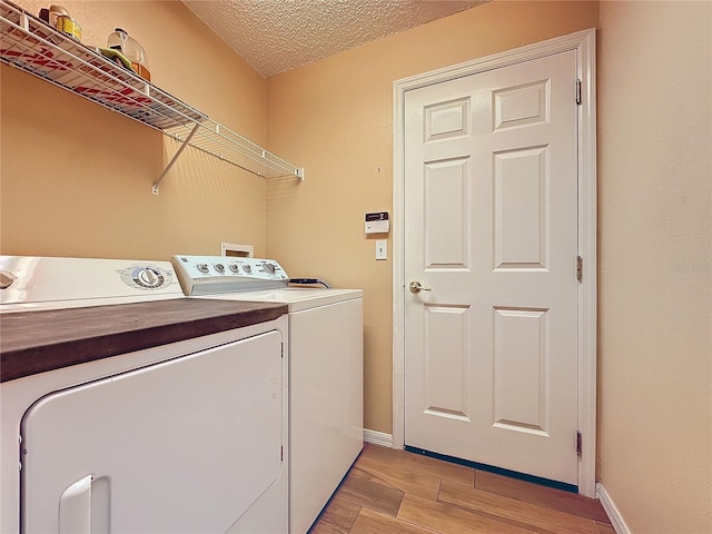 laundry area featuring a textured ceiling and independent washer and dryer