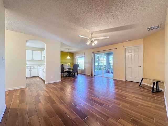 empty room with ceiling fan and a textured ceiling