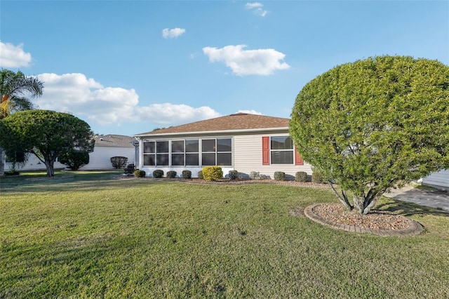 view of front of home featuring a front lawn