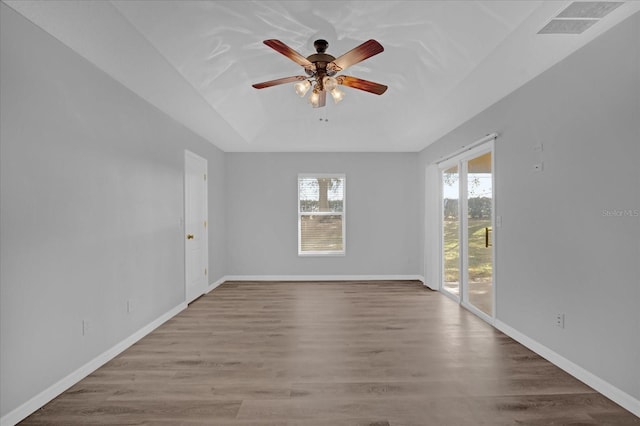 unfurnished room with light hardwood / wood-style floors and ceiling fan