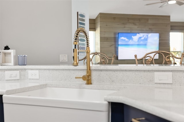 room details featuring sink and ceiling fan