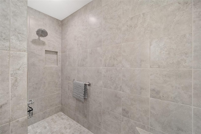 bathroom featuring tiled shower