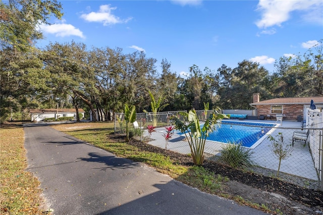 view of swimming pool