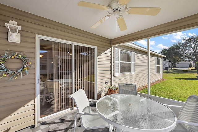 sunroom / solarium with ceiling fan