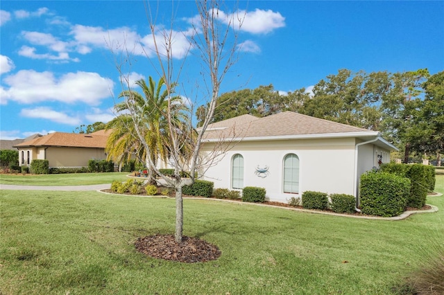 view of front facade with a front yard