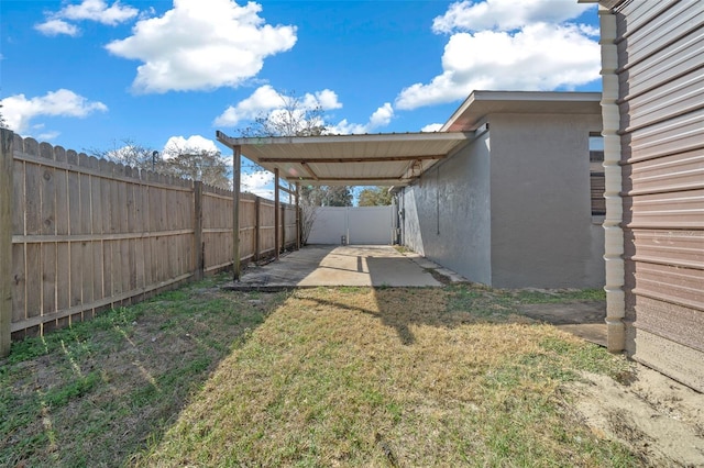 view of yard with a patio area