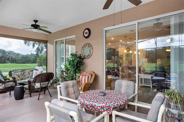 sunroom with ceiling fan