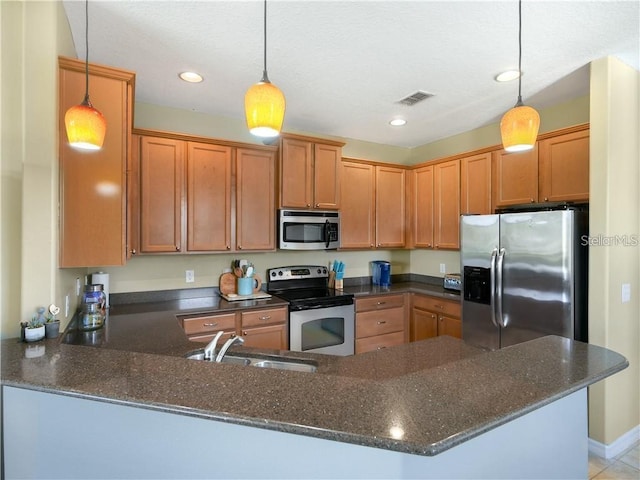 kitchen featuring sink, stainless steel appliances, kitchen peninsula, decorative light fixtures, and light tile patterned floors